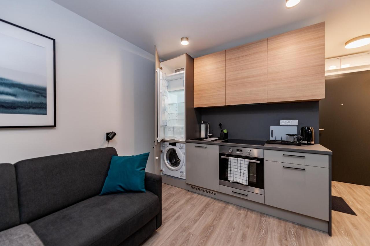 Apartments 4U: Kampus Upstairs ฮราเดตสคราโลเว ภายนอก รูปภาพ