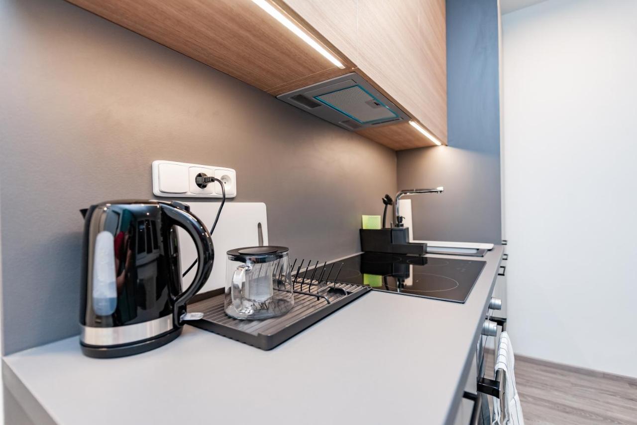 Apartments 4U: Kampus Upstairs ฮราเดตสคราโลเว ภายนอก รูปภาพ